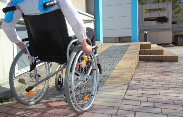 Создание безбарьерной среды для инвалидов: готовность 50%